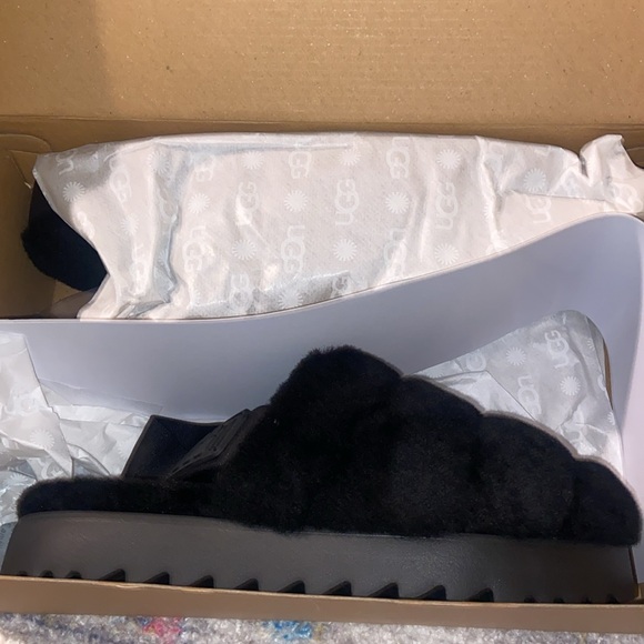 UGG Women's Super Fluff Slipper NIB never used SZ 6 - Picture 3 of 5
